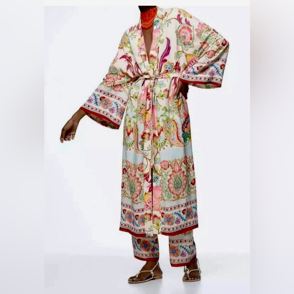 Zara Multicolor Patterned Robe - Picture 3 of 12